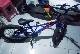 Sepeda anak BMX Centrum