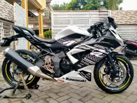 Kawasaki Ninja 250cc lengkap motor sehat mesin segel kterangan dibawah