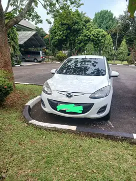 MAZDA 2 TAHUN 2010 (Pemakaian Wanita)