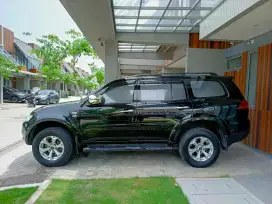 Dijual mobil Mitsubishi Pajero Sport Dakar 4x2 AT 2012/2013