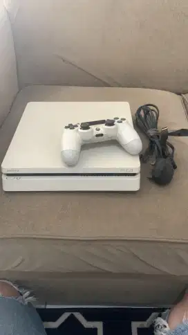 Forsale : PS 4 slim ori 1TB (Box Hilang digudang)