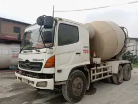 Truck mixer Hino lohan tahun 2012