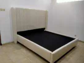 Dipan Kayu Solid