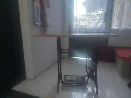 Meja jahit bekas