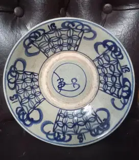 Piring Biru Putih Motif Kembang
