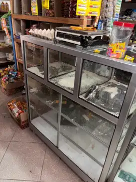 Etalase murah baru beli