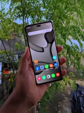 Samsung s20 fe resmi sein 8/128 layar bersih tanpa minus hp mulus 95%