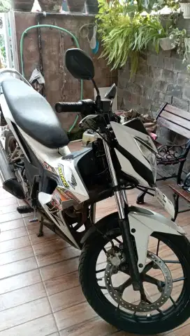 Honda Sonic 150 CC Tahun 2016 Warna Putih