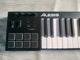 Jual keyboard controller Alesis V61