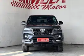 Toyota fortuner VRZ GR 2.8 AT 2022 Abu abu