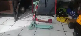 Sekuter mainan anak-anak