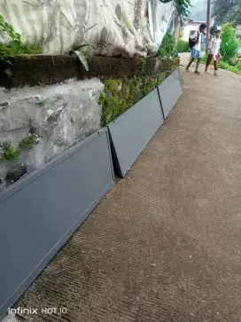 Pintu lipat untuk toko