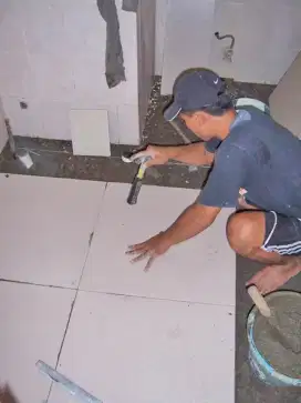 menerima jasa renovasi rumah atau pekerjaan dari nol,seperti finishing