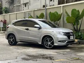 Honda Hrv Prestige 1.8 AT 2017 Silver metalik. HRV PRESTIGE TERMURAH