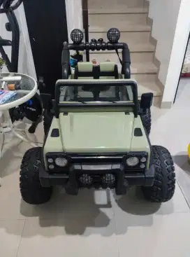 Mobil Aki Roky Himalaya ban karet