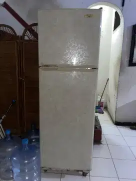 Kulkas 2 pintu merek national