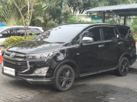 Dp 25jt Toyota Venturer matic bensin 2018 KM LOW