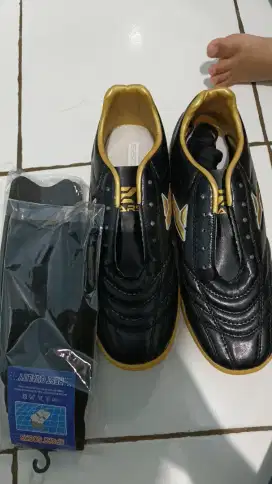 Sepatu futsal Zars size 41