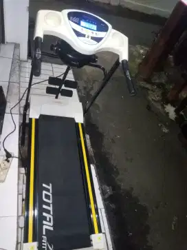 TREADMIL merk total kondisi mulus siap pake