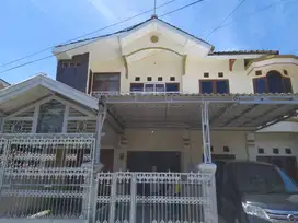Dijual Rumah Luas dengan Kamar Banyak Lokasi Strategis di Arcamanik