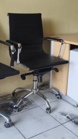 Kursi kantor Merk chairman