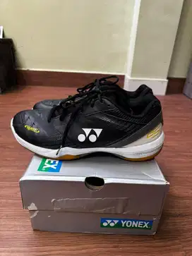 Sepatu badminton yonex z3 uku 42
