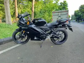 R15 V4 2023 Istimewa KM 900 Perak Asli