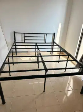 Dijual Murah & Cepat Ranjang Besi size 200 cm x 150 cm