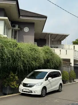 Low KM. Honda Freed E Psd 2014