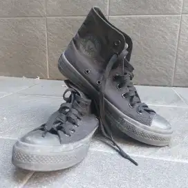 Sepatu sekolah canvas Ventela black