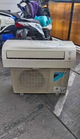 ac daikin 1/2.pk masih normal dan dingin