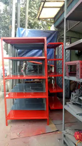 Rak besi gudang