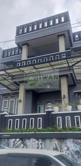 Rumah 4 Lantai Siap Huni Kawasan Wisata Dengan View Alam