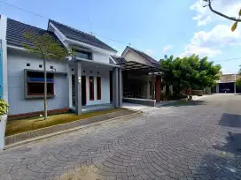 RUMAH Asri Aman Tenang luas tanah 135m One Gate