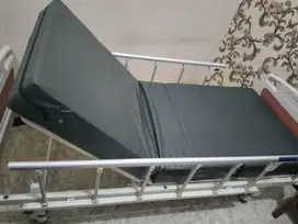 Ranjang Perawatan ONEMED - 2 Crank / Putaran + Matras