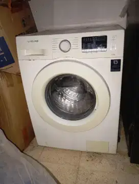 Dijual kulkas besar 2 pintu merk Samsung.