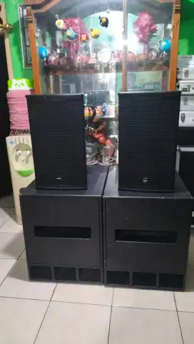Sepaket speaker aktif atas 12inc bawah subbover 18in Siap pakai