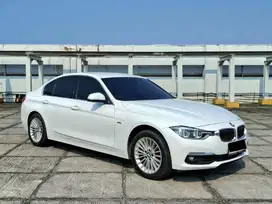 BMW 320i Luxury 2018