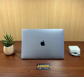 Jual cepat!!Macbook Pro non touchbar 13inc 2017 i5 ram 8Gb ssd 256Gb