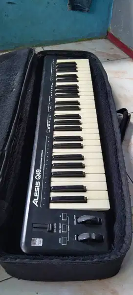 Midi controller Alesis Q49