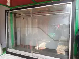 Dijual etalase kaca