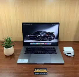 Jual cepat!!Macbook Pro touchbar 15inc 2017 core i7 ram 16Gb ssd 256Gb