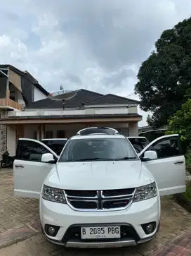 Mobil Dodge Journey White