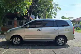 Toyota Kijang Innova 2005 Bensin
