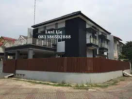 Rumah Taman Surya hoek luas 14 x 18 m2,bangunan masih baru harga murah