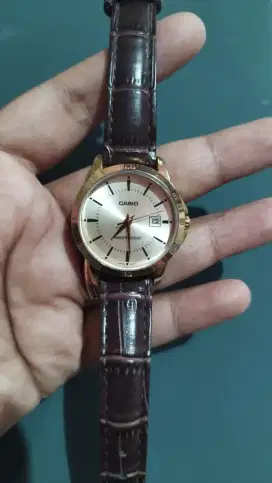 Jam Tangan CASIO LTP-V004GL-9A Wanita preloved
