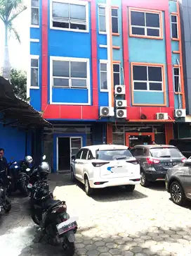 Ruko 3 lantai Dekat Pintu Toll Pinggir jalan raya