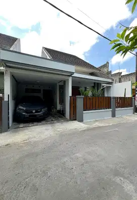 RUMAH DIJUAL Siap huni semi furnished di Tirtomartani, kalasan