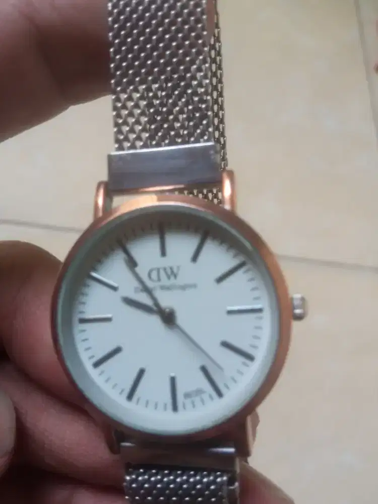 Jam tangan unisek