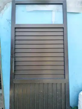 Jual pintu aluminium kondisi bagus dan tidak ada yang penyok